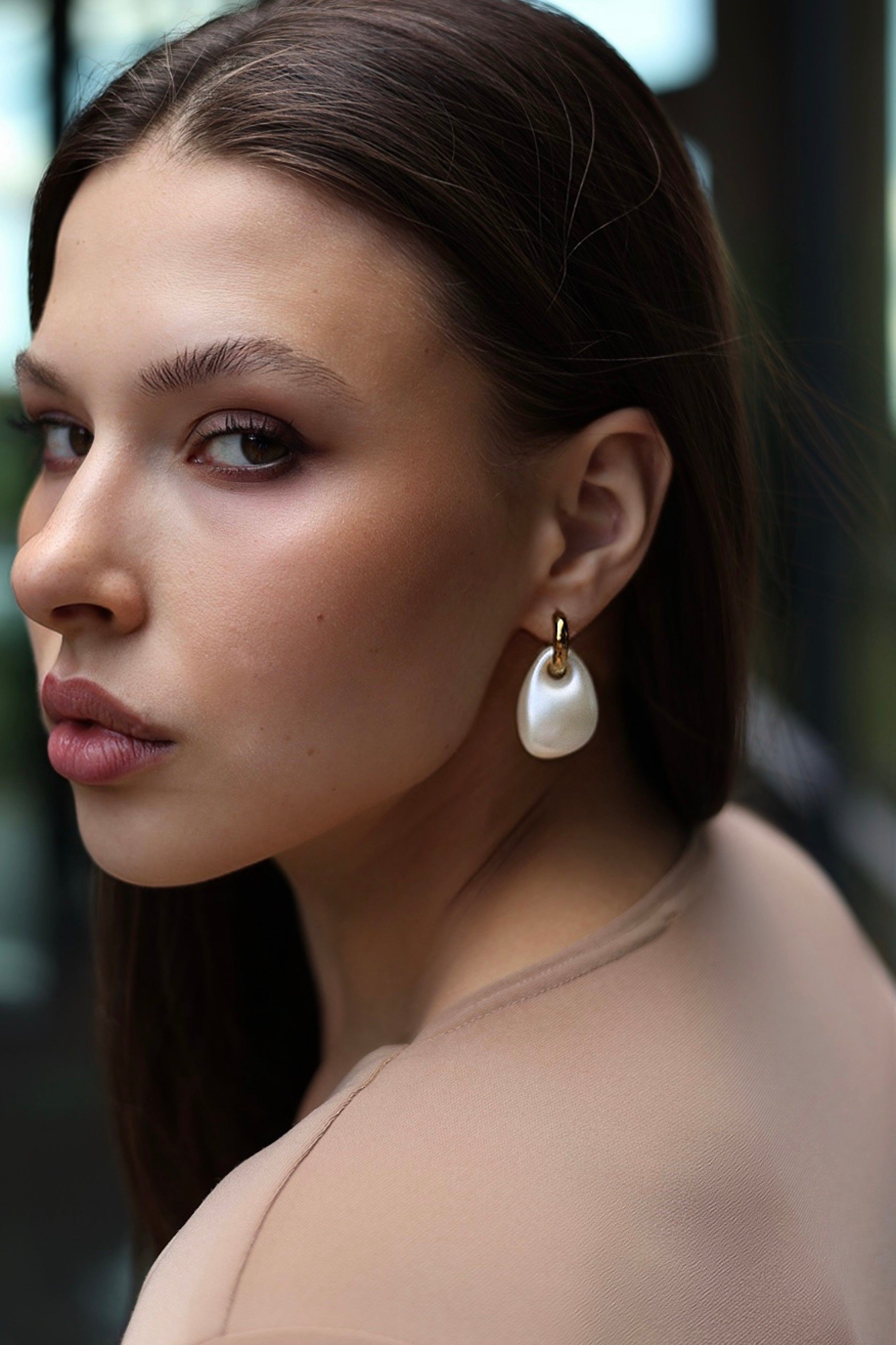 CHUNKY PEARL EARRINGS