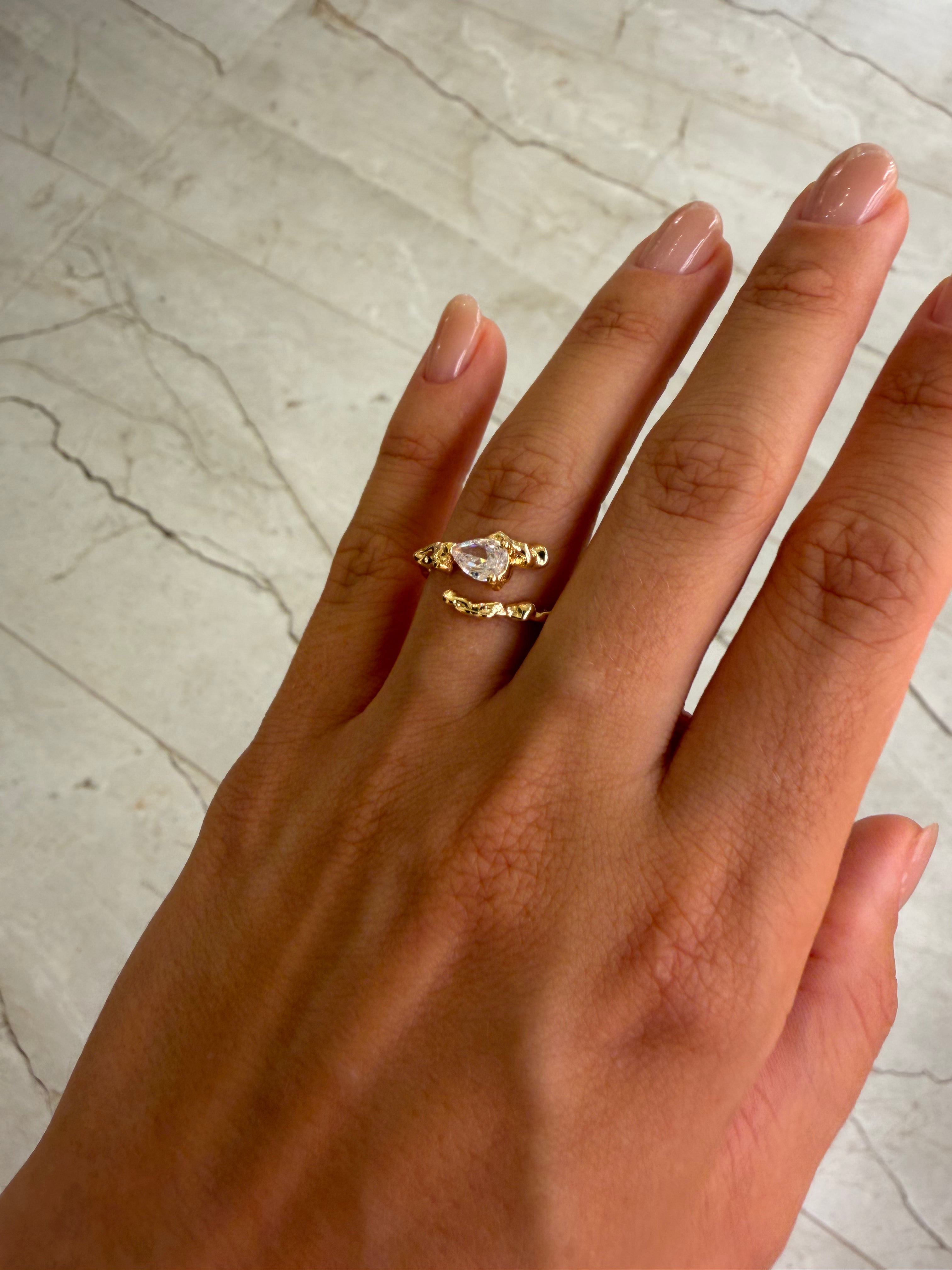 VERONIKA'S RING